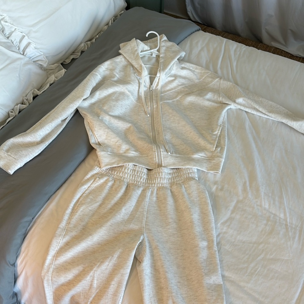 90 degrees jogger set